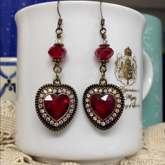 cocovalli Jewelry - Sparkling red heart vintage look romantic earrings